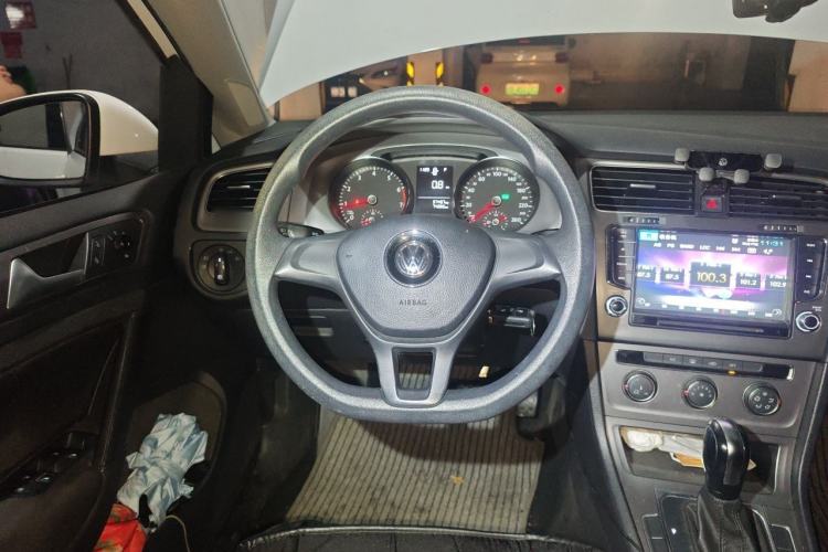 Used Volkswagen Golf 2015 1.6L Automatic Fashion Model Steering Wheel