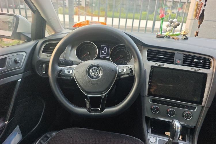 Used Volkswagen Golf 2015 1.4TSI Automatic Luxury Model Steering Wheel
