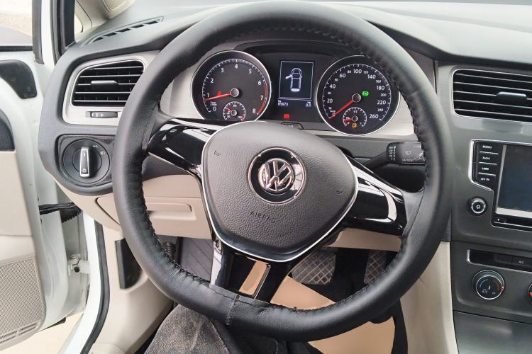 Used Volkswagen Golf 2015 1.6L Automatic Comfort Model Steering Wheel