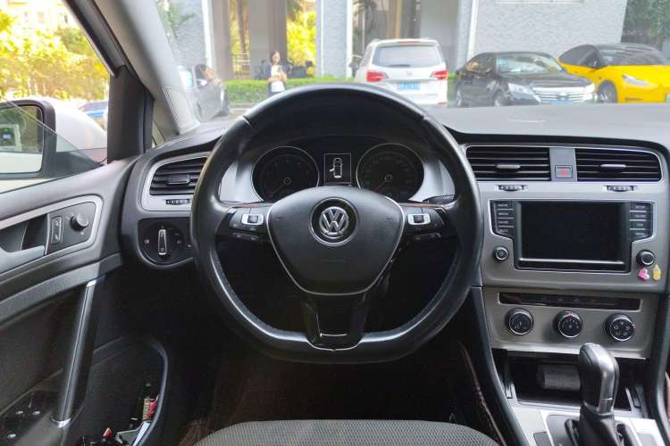 Used Volkswagen Golf 2015 1.4TSI Comfort Travel Edition Steering Wheel
