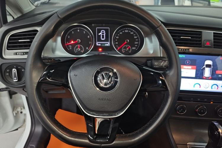 Used Volkswagen Golf 2015 1.6L Automatic Comfort Model Steering Wheel