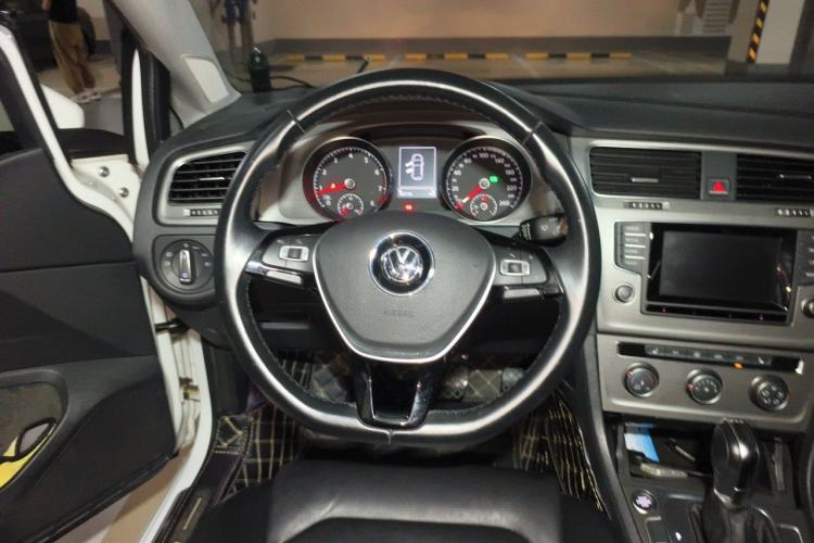 Used Volkswagen Golf 2015 1.4TSI Automatic Luxury Model Steering Wheel