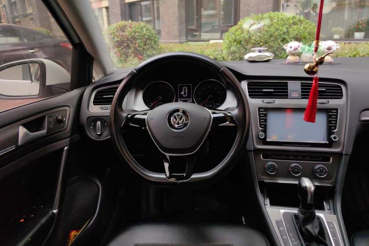 Used Volkswagen Golf 2015 1.4TSI Automatic Comfort Model Steering Wheel