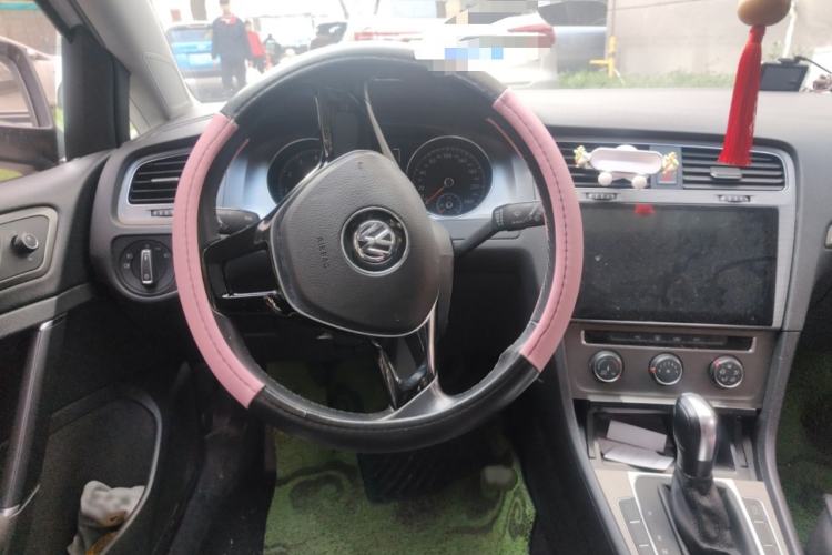 Used Volkswagen Golf 2015 1.6L Automatic Comfort Model Steering Wheel