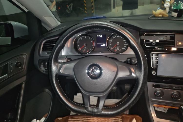 Used Volkswagen Golf 2015 1.6L Automatic Fashion Model Steering Wheel