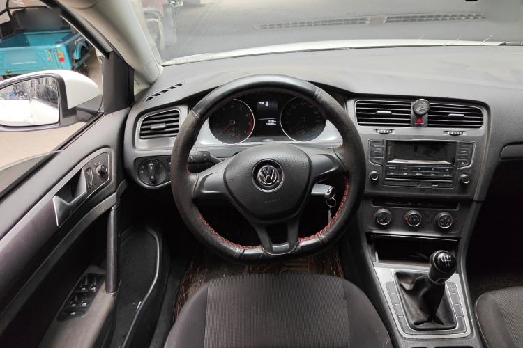 Used Volkswagen Golf 2015 1.6L Manual Fashion Edition Steering Wheel
