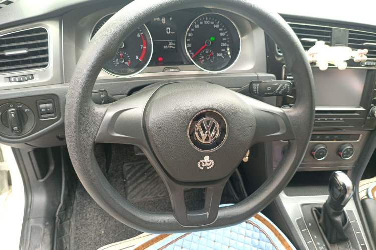 Used Volkswagen Golf 2015 1.6L Automatic Fashion Model Steering Wheel