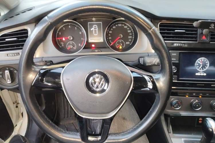 Used Volkswagen Golf 2015 1.4TSI Automatic Comfort Model Steering Wheel