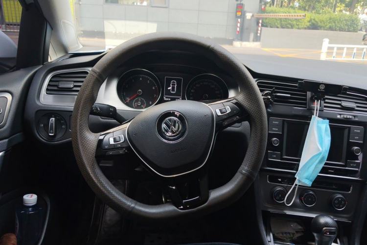 Used Volkswagen Golf 2015 1.4TSI Automatic Luxury Model Steering Wheel