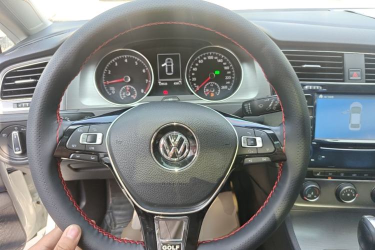Used Volkswagen Golf 2015 1.4TSI Automatic Luxury Model Steering Wheel