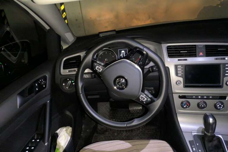 Used Volkswagen Golf 2015 1.4TSI Comfort Travel Edition Steering Wheel