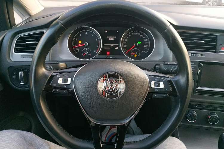 Used Volkswagen Golf 2015 1.4TSI Automatic Luxury Model Steering Wheel