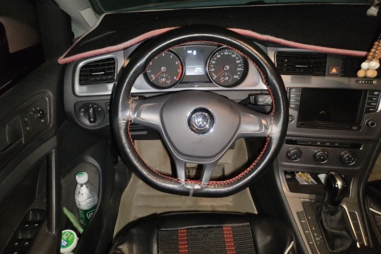 Used Volkswagen Golf 2015 1.6L Automatic Fashion Model Steering Wheel