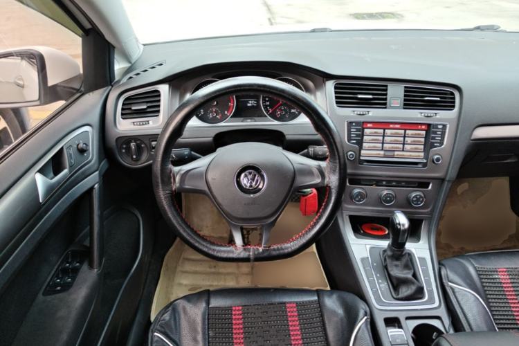 Used Volkswagen Golf 2015 1.6L Automatic Fashion Model Steering Wheel