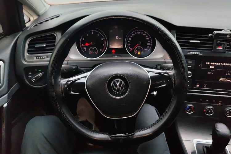 Used Volkswagen Golf 2015 1.6L Automatic Comfort Model Steering Wheel