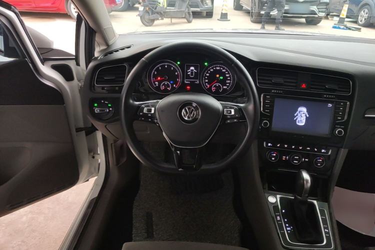 Used Volkswagen Golf 2015 1.4TSI Automatic Flagship Model Steering Wheel
