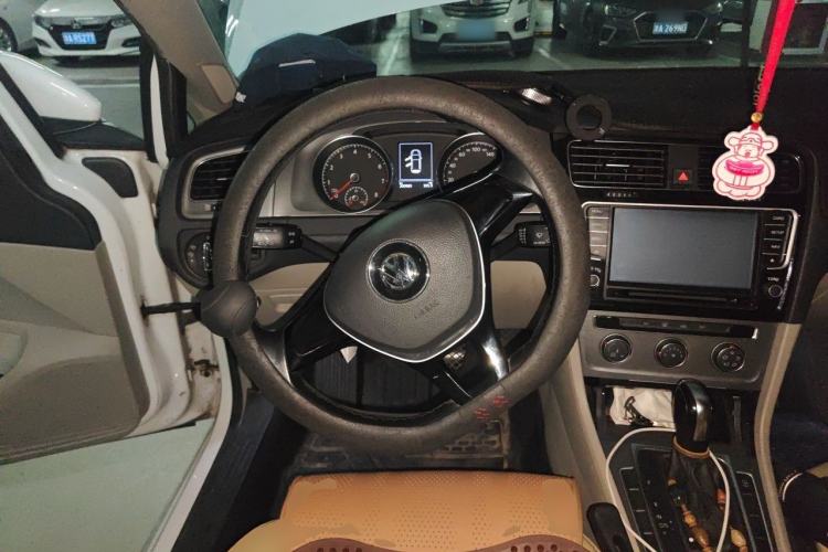 Used Volkswagen Golf 2015 1.6L Automatic Comfort Model Steering Wheel