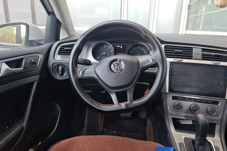 Used Volkswagen Golf 2015 1.6L Automatic Fashion Model Steering Wheel