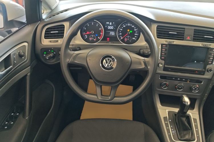 Used Volkswagen Golf 2015 1.6L Automatic Fashion Model Steering Wheel