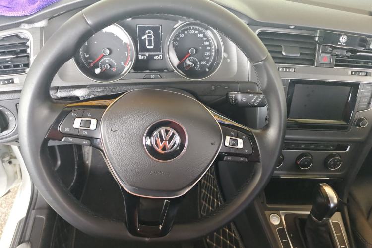 Used Volkswagen Golf 2015 1.4TSI Automatic Luxury Model Steering Wheel
