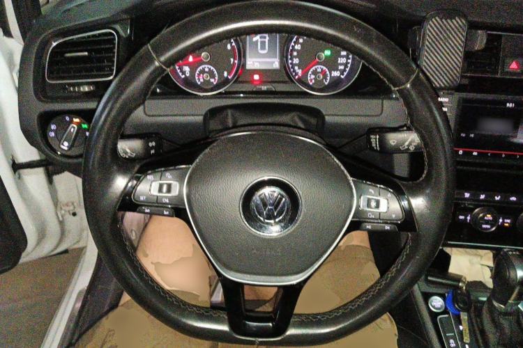 Used Volkswagen Golf 2015 1.4TSI Automatic Flagship Model Steering Wheel