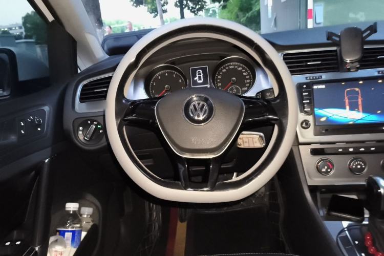 Used Volkswagen Golf 2015 1.6L Automatic Comfort Model Steering Wheel