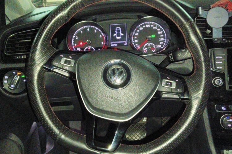 Used Volkswagen Golf 2015 1.4TSI Automatic Flagship Model Steering Wheel