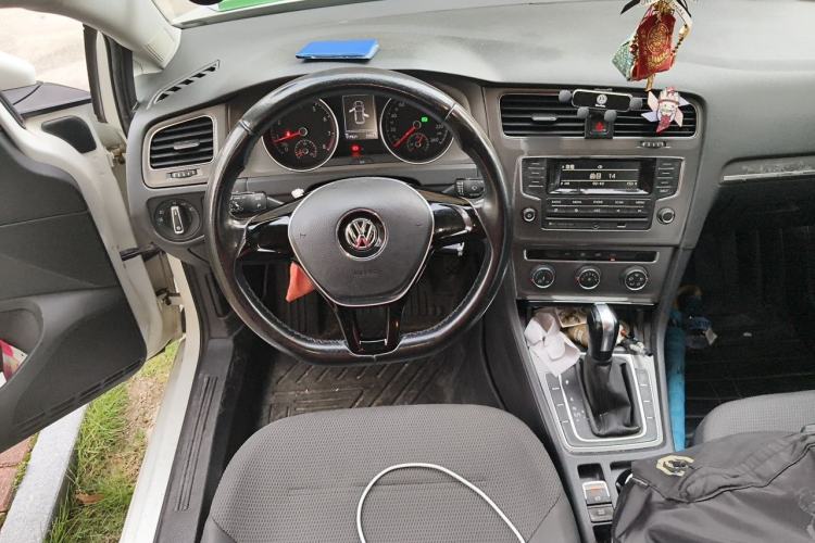 Used Volkswagen Golf 2015 1.6L Automatic Comfort Model Steering Wheel