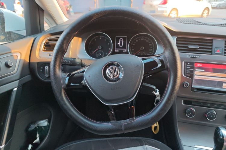 Used Volkswagen Golf 2015 1.6L Automatic Comfort Model Steering Wheel