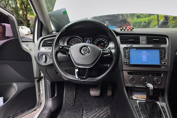 Used Volkswagen Golf 2015 1.6L Automatic Comfort Model Steering Wheel