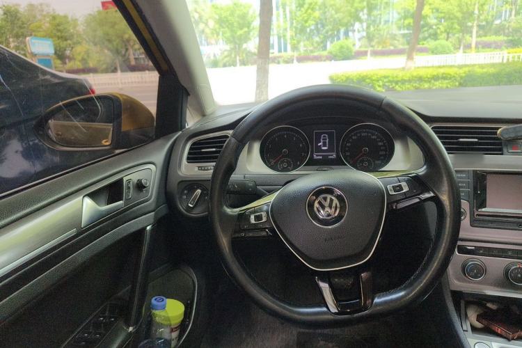 Used Volkswagen Golf 2015 1.4TSI Automatic Luxury Model Steering Wheel