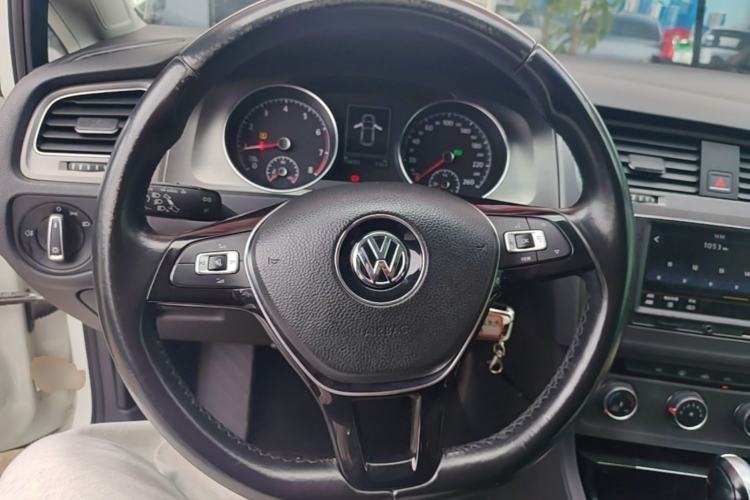 Used Volkswagen Golf 2015 1.6L Automatic Comfort Model Steering Wheel