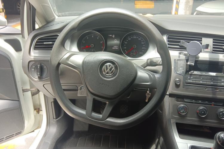 Used Volkswagen Golf 2015 1.6L Manual Fashion Edition Steering Wheel