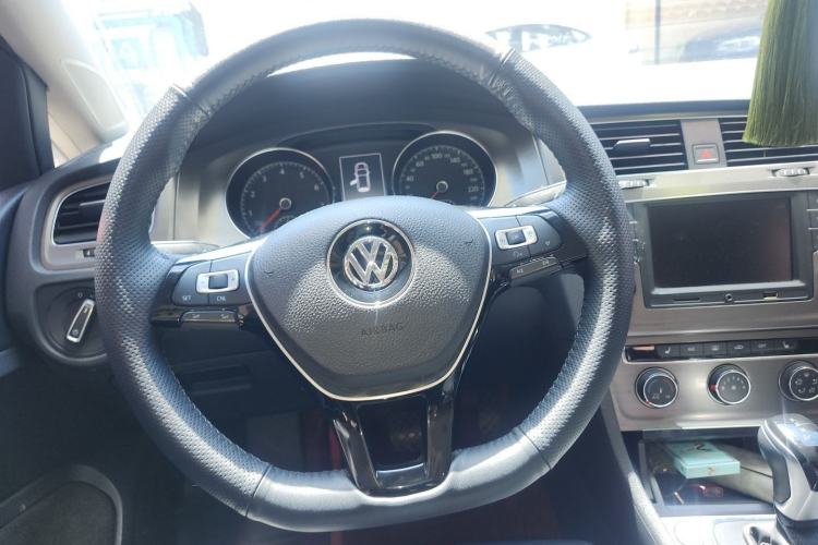 Used Volkswagen Golf 2015 1.4TSI Automatic Luxury Model Steering Wheel