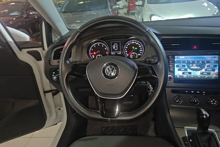 Used Volkswagen Golf 2015 1.6L Automatic Comfort Model Steering Wheel
