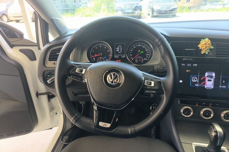 Used Volkswagen Golf 2015 1.6L Automatic Comfort Model Steering Wheel