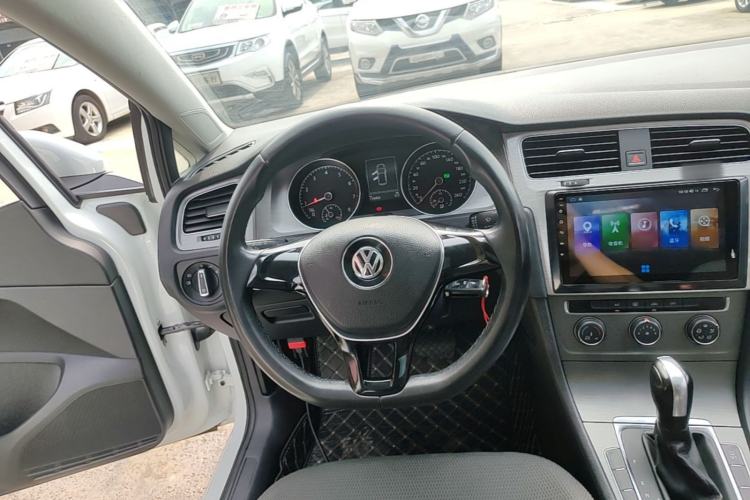 Used Volkswagen Golf 2015 1.6L Automatic Comfort Model Steering Wheel