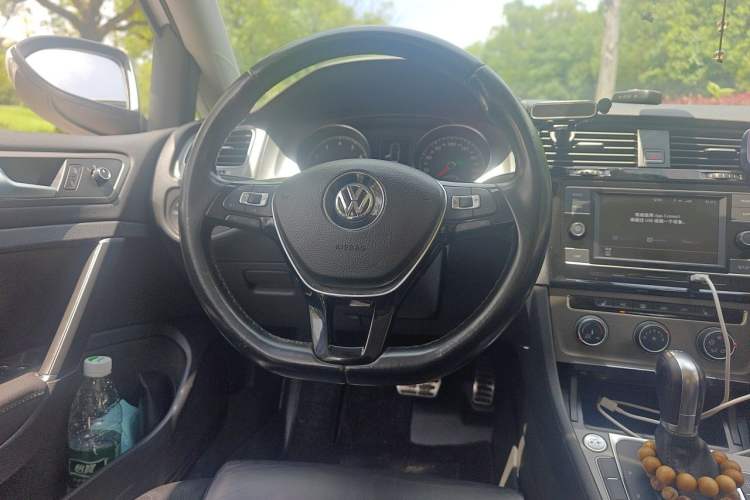 Used Volkswagen Golf 2015 1.4TSI Automatic Luxury Model Steering Wheel