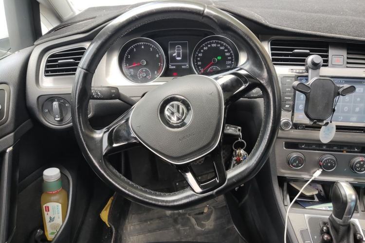 Used Volkswagen Golf 2015 1.6L Automatic Comfort Model Steering Wheel