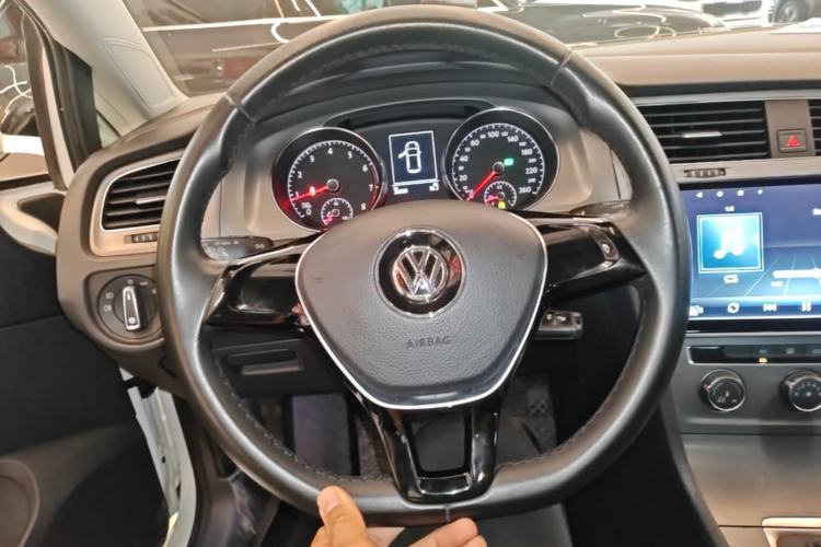 Used Volkswagen Golf 2015 1.6L Automatic Comfort Model Steering Wheel