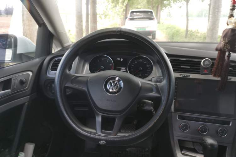 Used Volkswagen Golf 2015 1.6L Automatic Fashion Model Steering Wheel