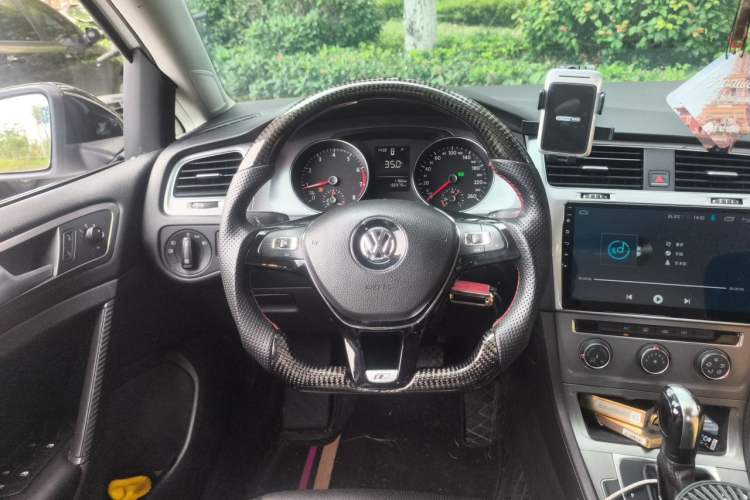 Used Volkswagen Golf 2015 1.6L Automatic Fashion Model Steering Wheel