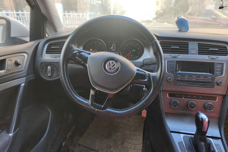 Used Volkswagen Golf 2015 1.6L Automatic Comfort Model Steering Wheel