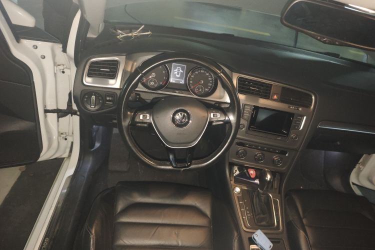 Used Volkswagen Golf 2015 1.4TSI Automatic Luxury Model Steering Wheel