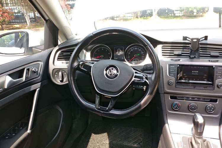 Used Volkswagen Golf 2015 1.4TSI Automatic Comfort Model Steering Wheel