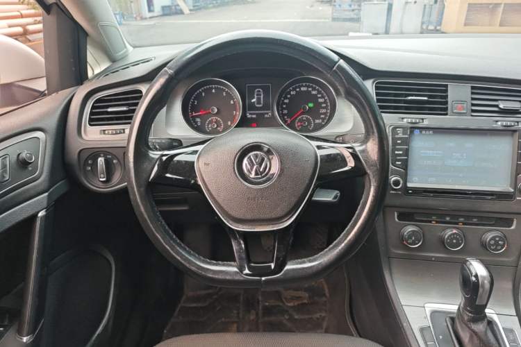Used Volkswagen Golf 2015 1.4TSI Automatic Comfort Model Steering Wheel