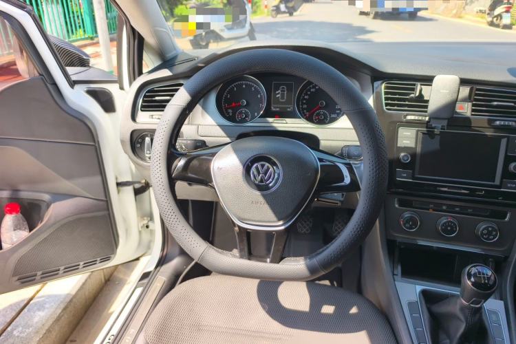 Used Volkswagen Golf 2015 1.4TSI Manual Comfort Model Steering Wheel