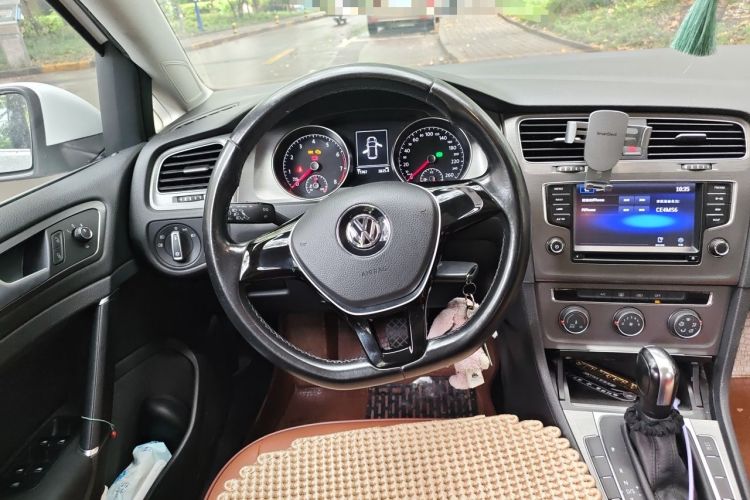 Used Volkswagen Golf 2015 1.6L Automatic Comfort Model Steering Wheel