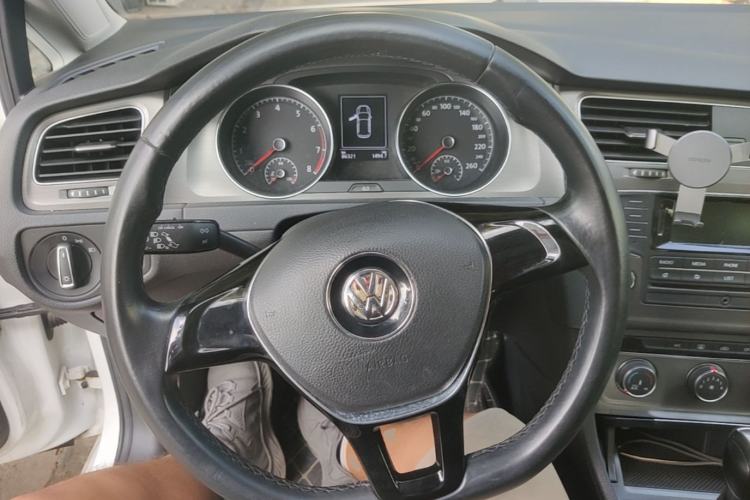 Used Volkswagen Golf 2015 1.6L Automatic Comfort Model Steering Wheel