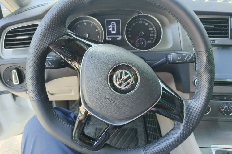 Used Volkswagen Golf 2015 1.6L Automatic Comfort Model Steering Wheel